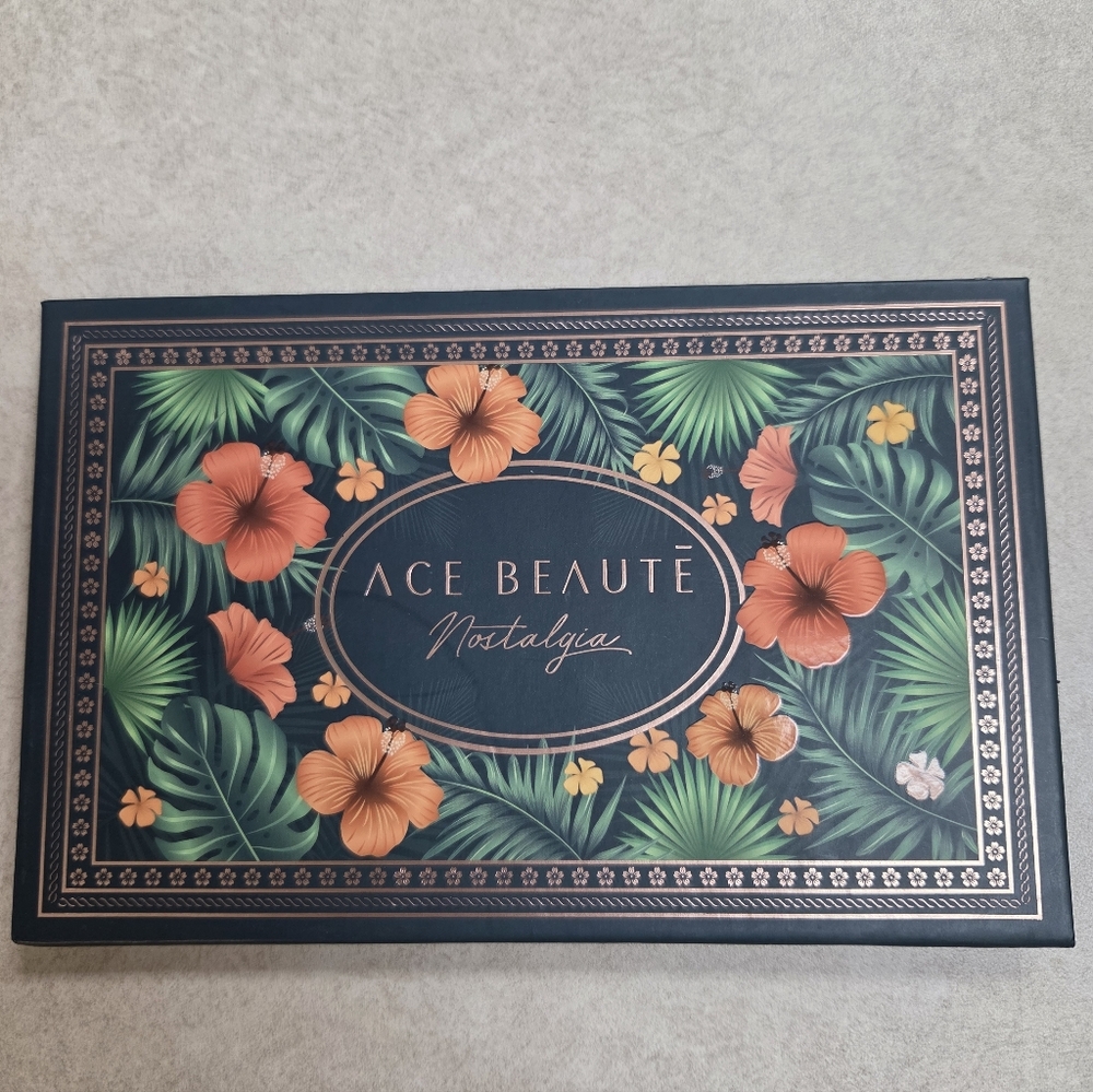 Ace Beaute' "Nostalgia" Eyeshadow Palette (15 Colors)